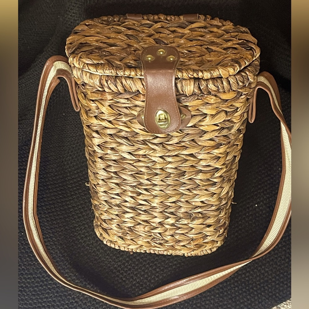 Retro Double Bottle Wicker Wine Caddy Thermos Lined with Shoulder Strap